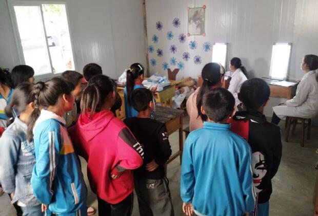 公益脊柱、視力、包皮健康篩查走進校園大行動——隆陽區(qū)西邑鄉(xiāng)小學站