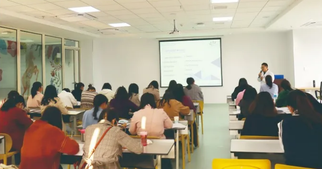 2020年度云南省職業(yè)院校素質提高計劃項目“1+×證書制度試點院校教師培訓幼兒照護培訓班”分會場在我院順利舉辦