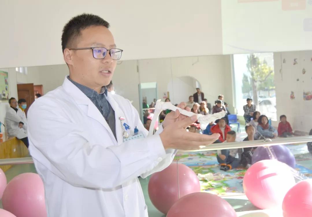 暑期青少年脊柱健康公益課，線上一對一教學(xué)指導(dǎo)！