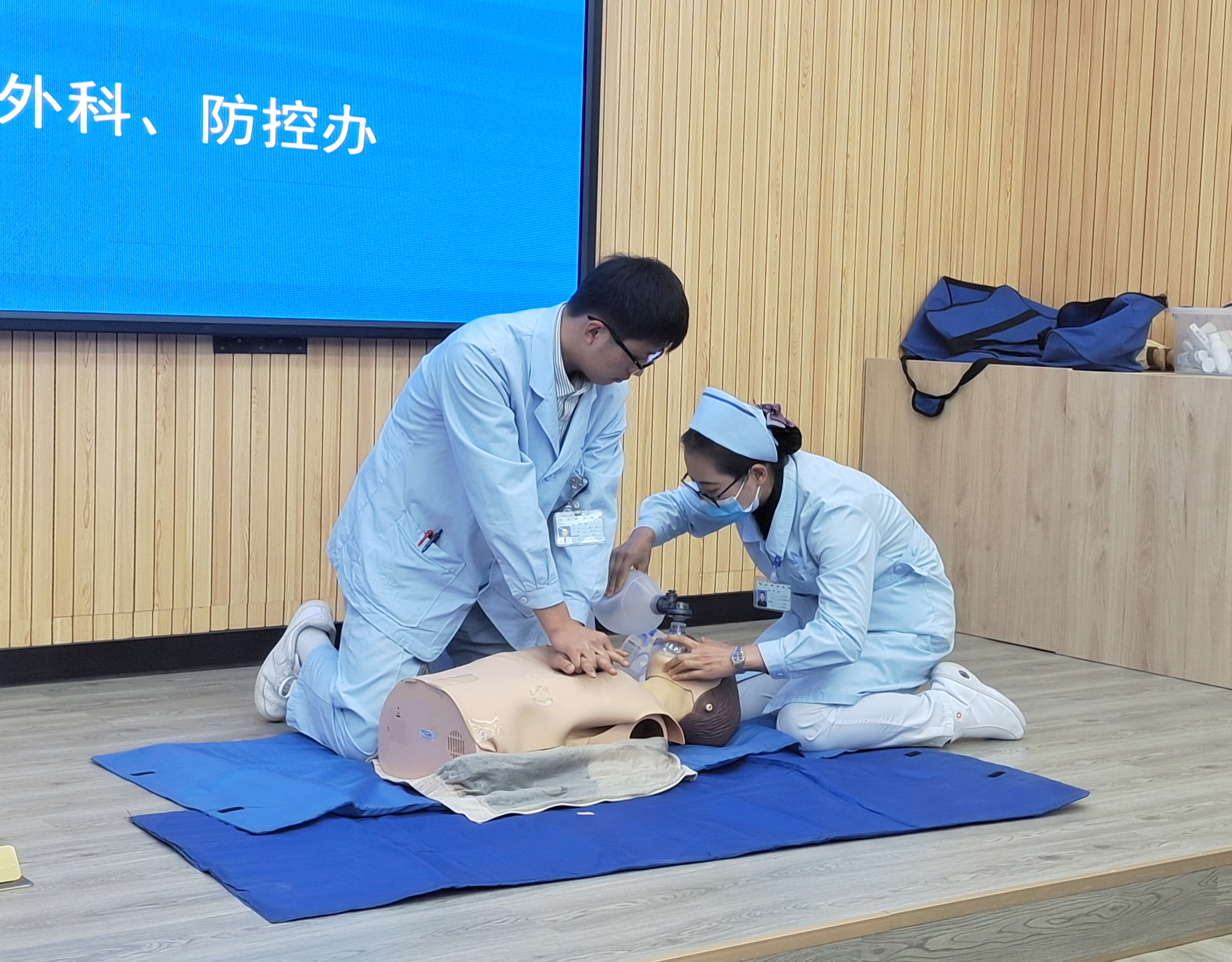 【保山安利醫(yī)院】醫(yī)務(wù)人員到保山城投建設(shè)發(fā)展（集體）有限公司開(kāi)展系列急救、防控知識(shí)培訓(xùn)