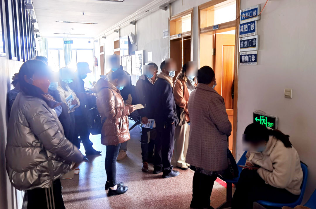 【保山安利醫(yī)院】腫瘤科張穎東主任赴施甸縣人民醫(yī)院開展腫瘤?？谱\、查房