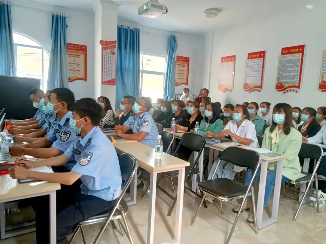 【保山安利醫(yī)院】我院攜手瓦窯衛(wèi)生院開展鎮(zhèn)村兩級醫(yī)護人員防護服穿脫、核酸采樣技能培訓(xùn)及腫瘤、生殖學(xué)術(shù)交流