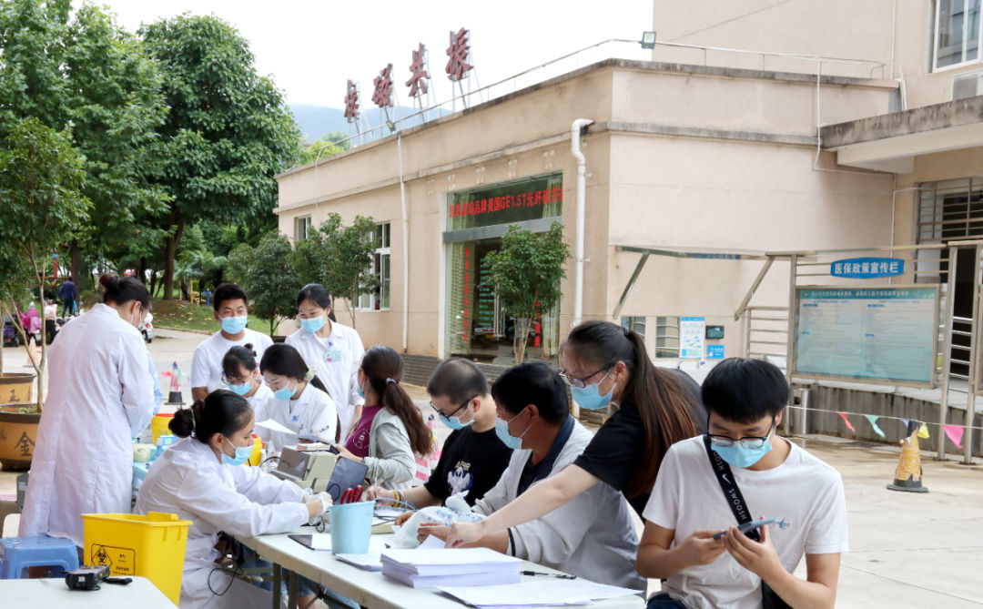 情系于血 愛源于心 ——保山安利醫(yī)院組織義務(wù)獻(xiàn)血活動(dòng)
