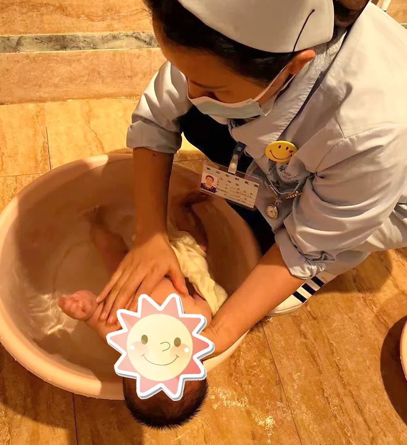 【保山安利醫(yī)院】新手媽媽別著急，寶寶護(hù)理可為您上門服務(wù)~