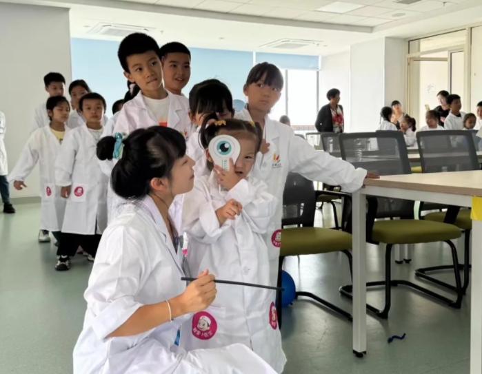 探索“視”界奧秘，呵護(hù)心靈之窗——“小小眼科醫(yī)生”活動圓滿舉辦