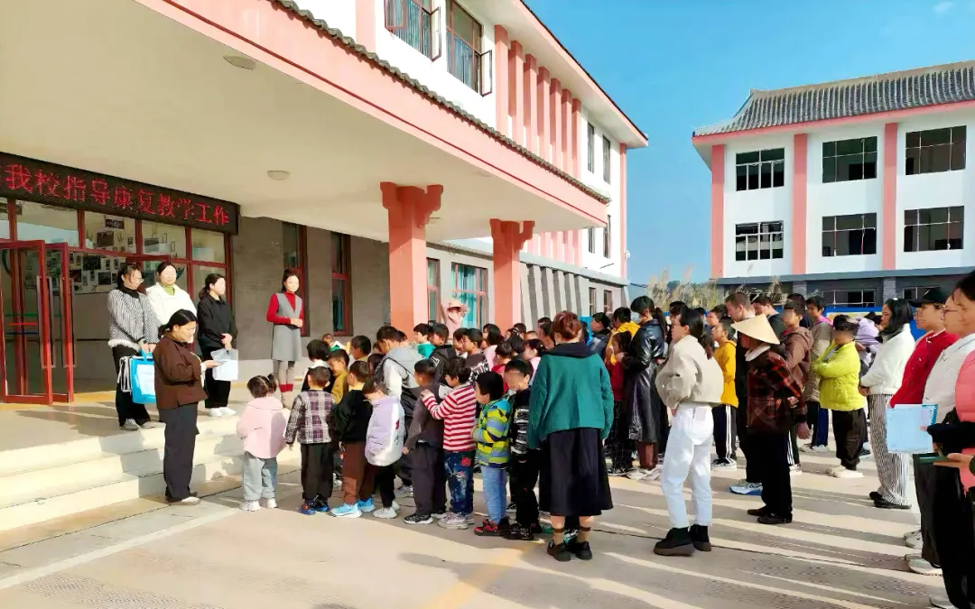 保山安利醫(yī)院攜手施甸縣特殊教育學(xué)校開展醫(yī)康教融合評(píng)估活動(dòng)：用愛點(diǎn)亮特殊兒童的成長(zhǎng)之光