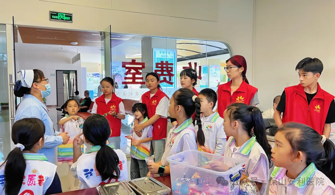 化身小小中醫(yī)師！保山安利醫(yī)院暑期職業(yè)體驗(yàn)，探秘三伏貼的奇妙旅程！
